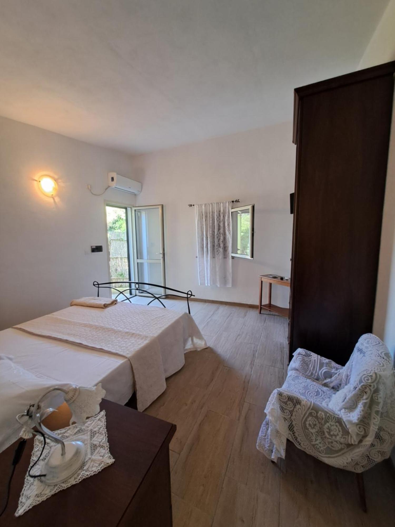 B&B Li Salcuneddi Aglientu Phòng bức ảnh